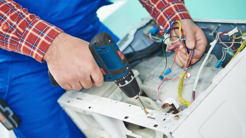 Başiskele Eminçelik Eminçelik çamaşır makinesi kart tamiri – Su almama arızası orijinal parça ile giderildi. - Teknik servis örneği